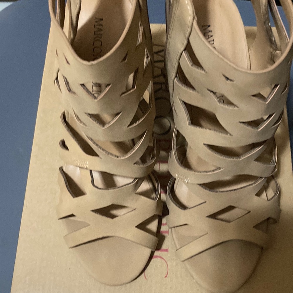 3” heel - excellent conditions, just minor scratch in right shoe ( see photo)